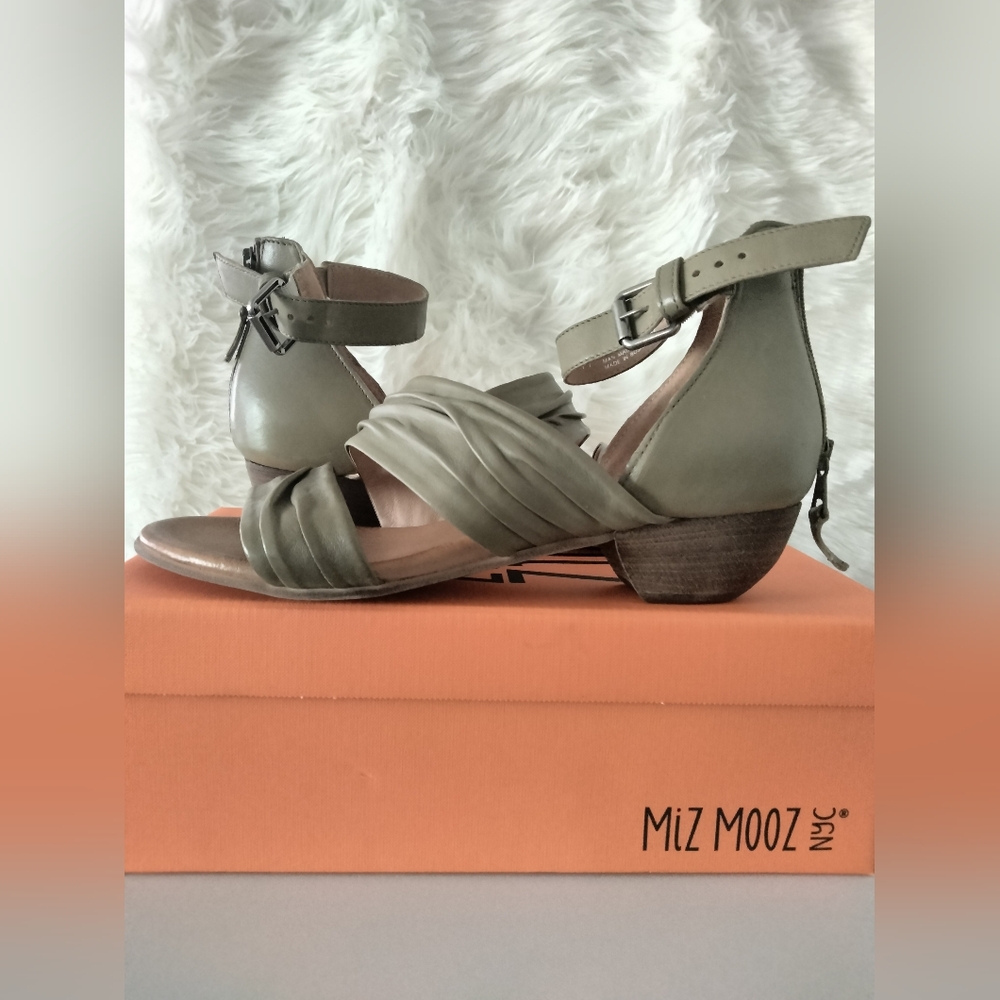 ✨ Miz Mooz Cassie Sandals Size 10 – Effortless Elegance Meets Everyday Comfort ✨